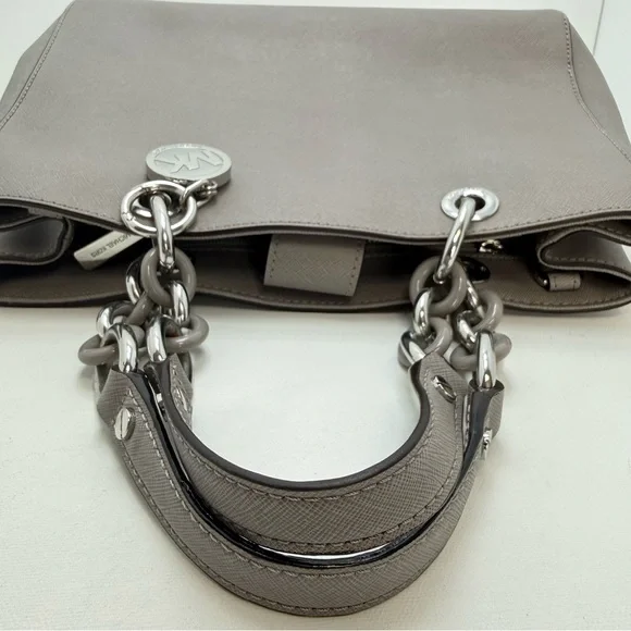 Michael Kors Cynthia Satchel Gray Saffiano Leather Chain Tote MK Charm - Picture 5 of 12